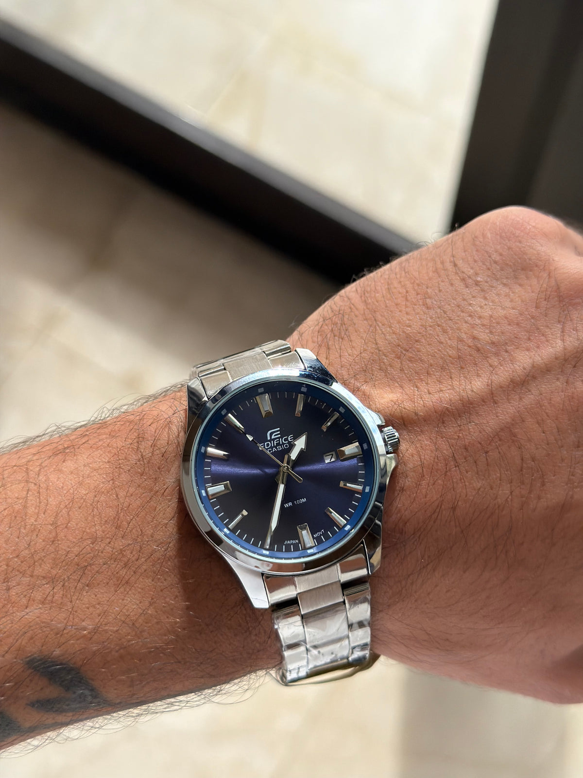 Casio Edifice Cadran Bleu – Acier Argenté