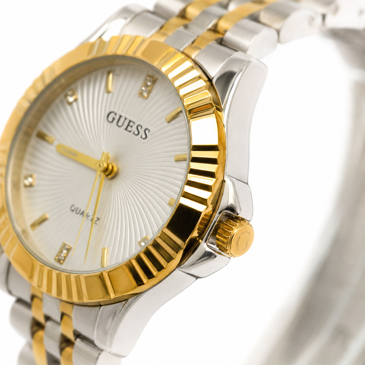 Montre Femme Guess Bicolore Argent & Doré – Cadran Blanc Élégant