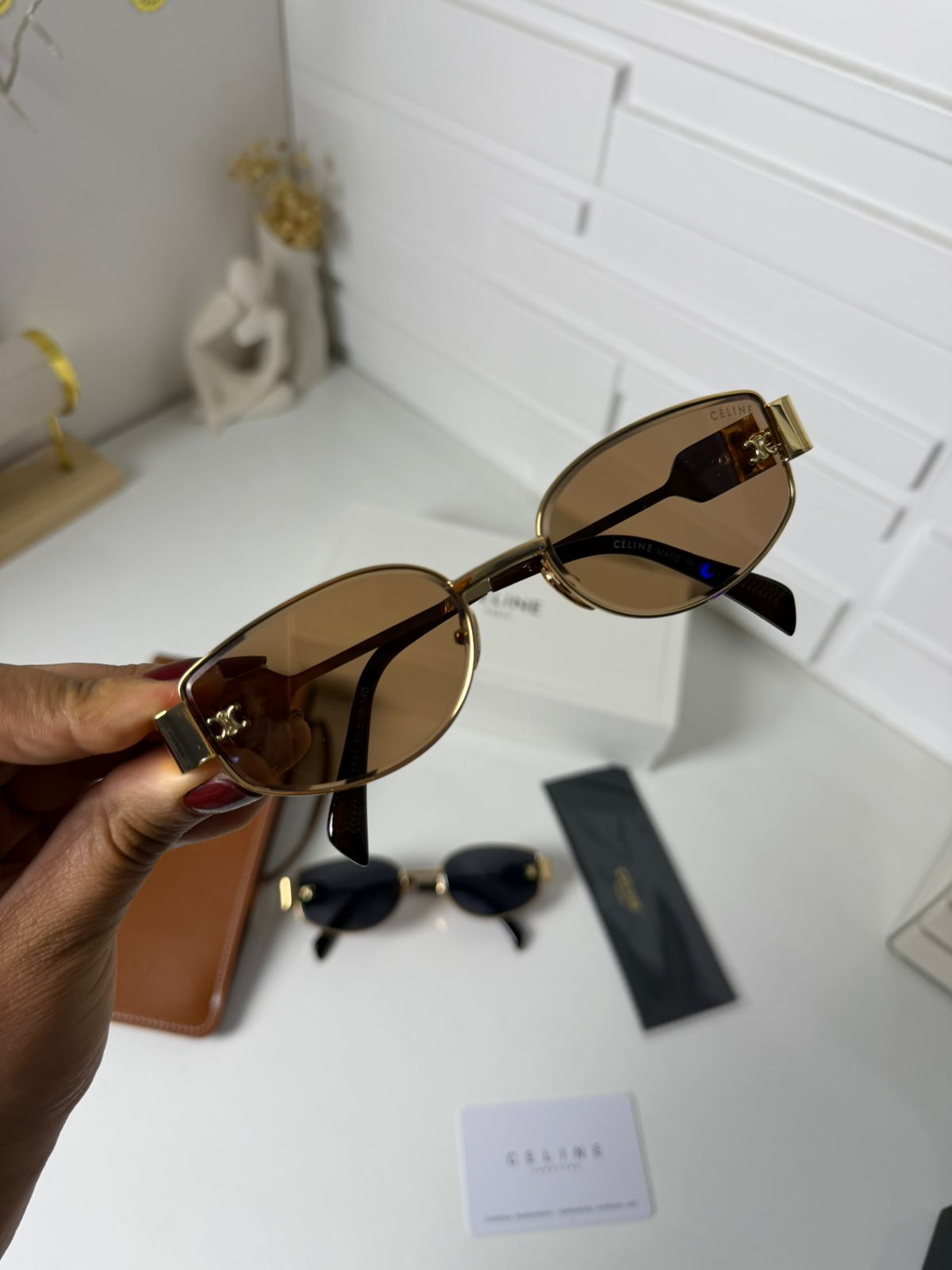Lunettes de soleil dorées à verres ambrés – Style luxe