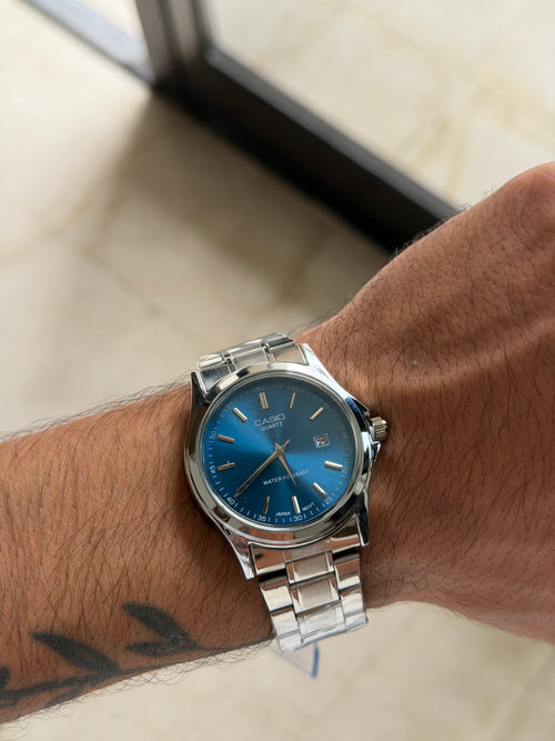 Casio Quartz Cadran Bleu – Acier Argenté