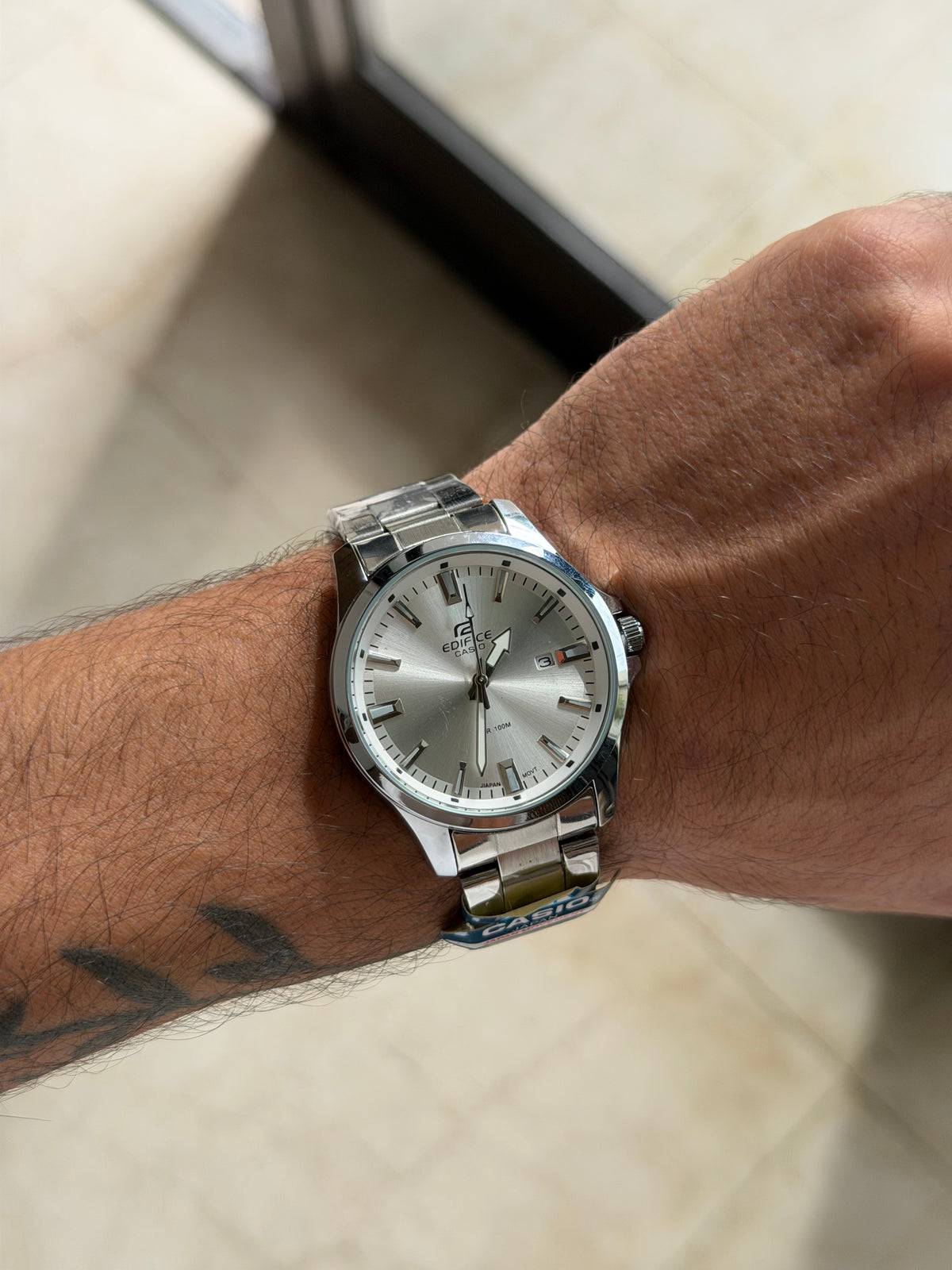Casio Edifice Cadran Blanc – Acier Argenté