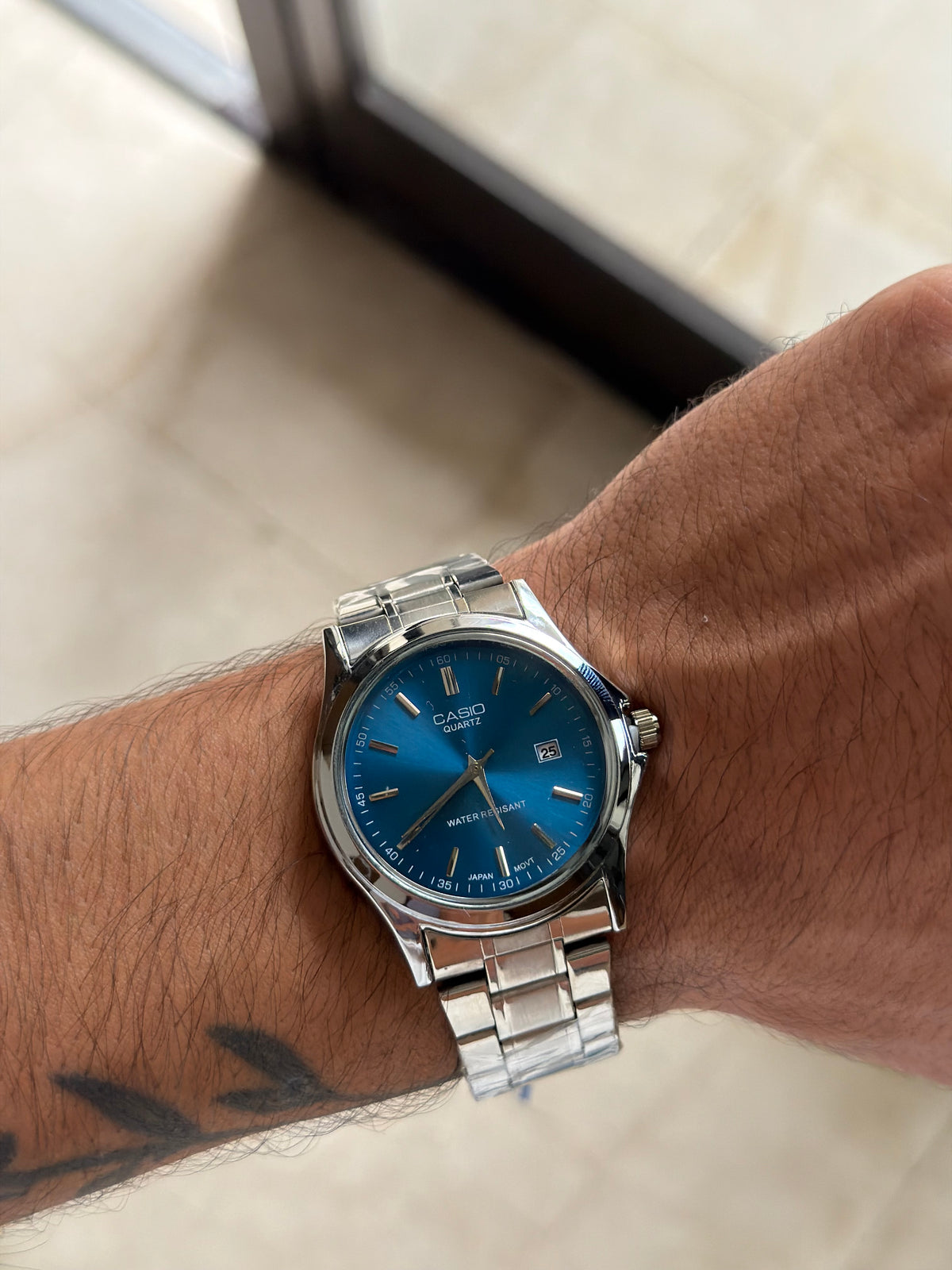 Casio Quartz Cadran Bleu – Acier Argenté