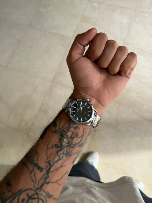 Casio Edifice Cadran Noir – Acier Argenté