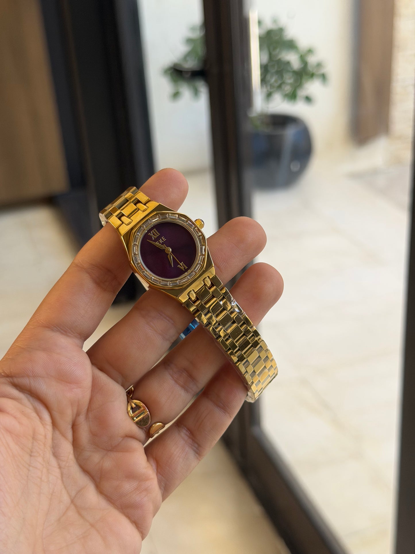 Ieke Gold et Burgandy femme