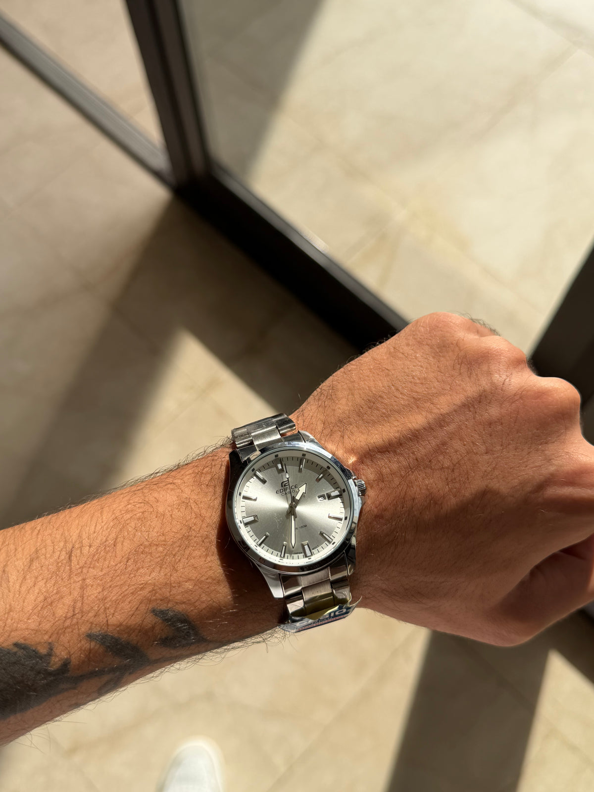 Casio Edifice Cadran Blanc – Acier Argenté