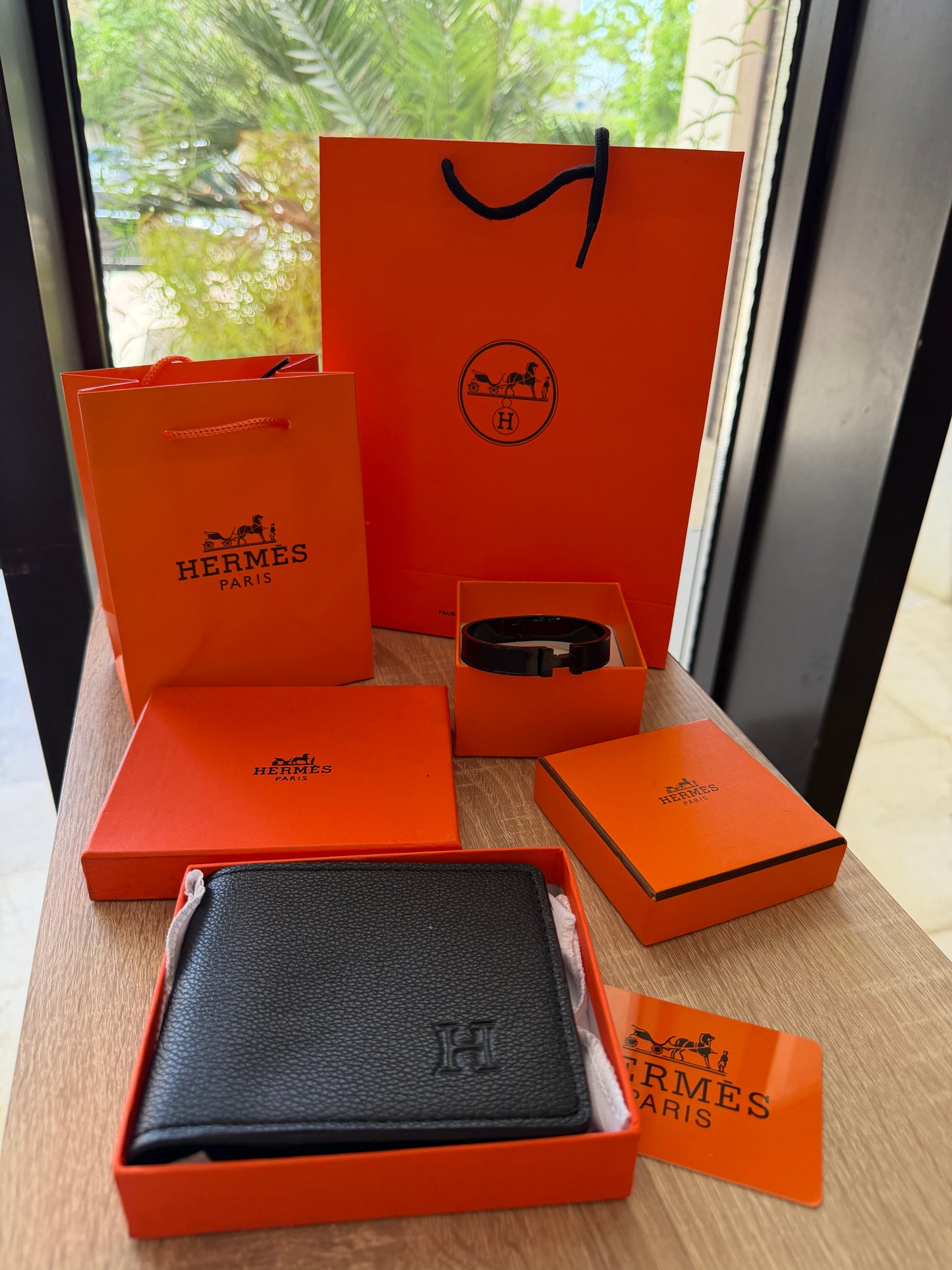 Pack Portemonnaie hermes noir similicuir et bracelet hermes acier inoxydable stanless steel matière