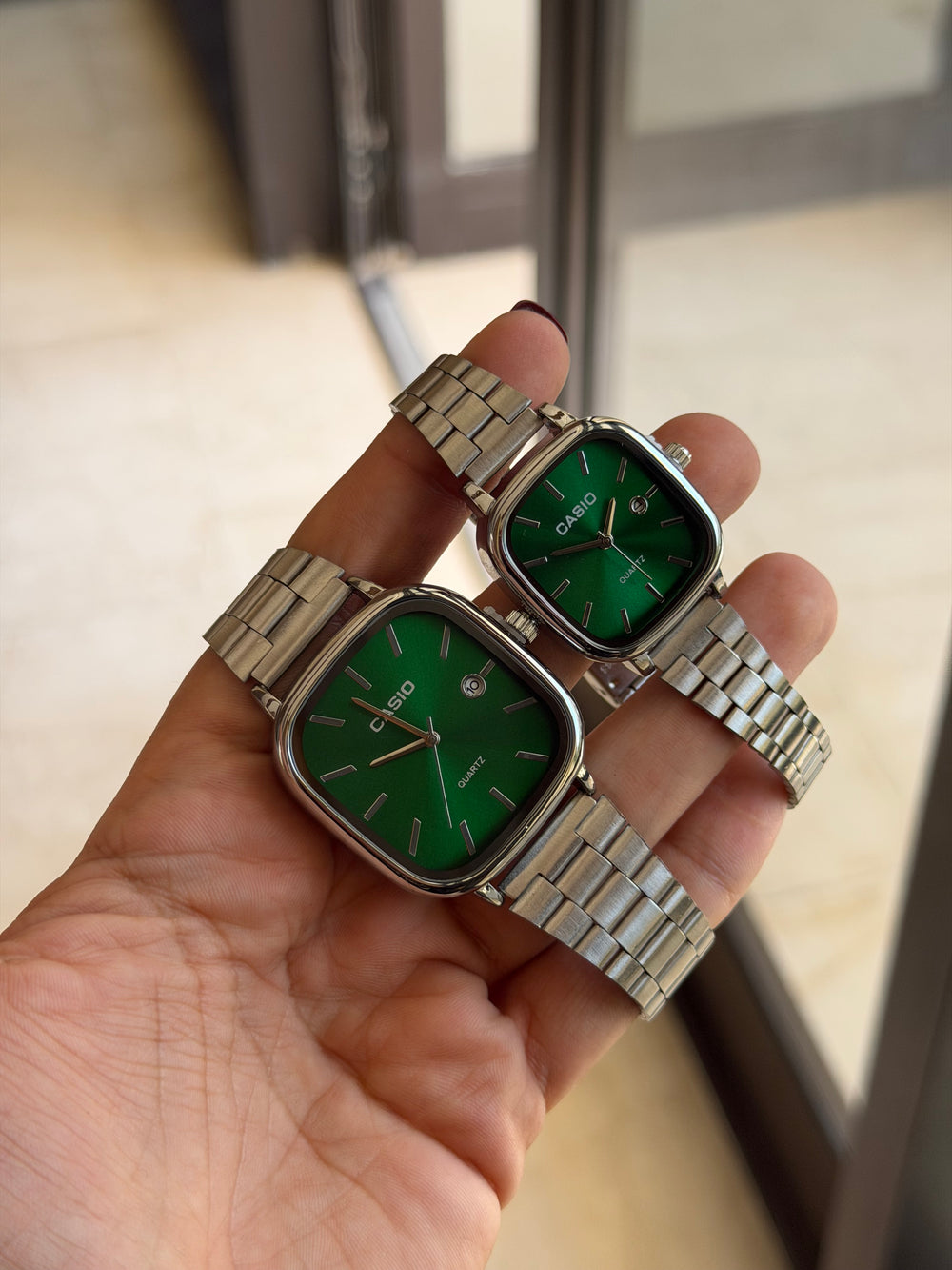 Deux Casio argent vert