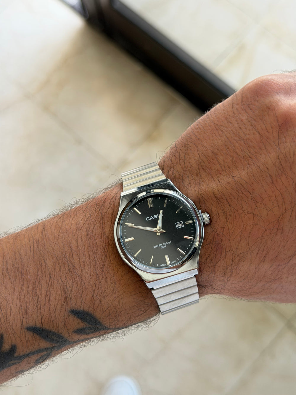 Casio Quartz Black Dial – Acier Argenté