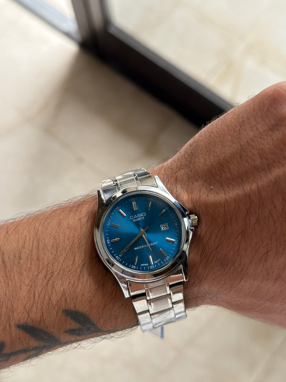 Casio Quartz Cadran Bleu – Acier Argenté
