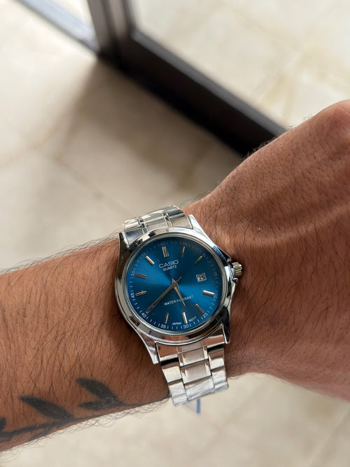 Casio Quartz Cadran Bleu – Acier Argenté