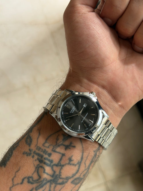 Casio Quartz Cadran Noir – Acier Argenté