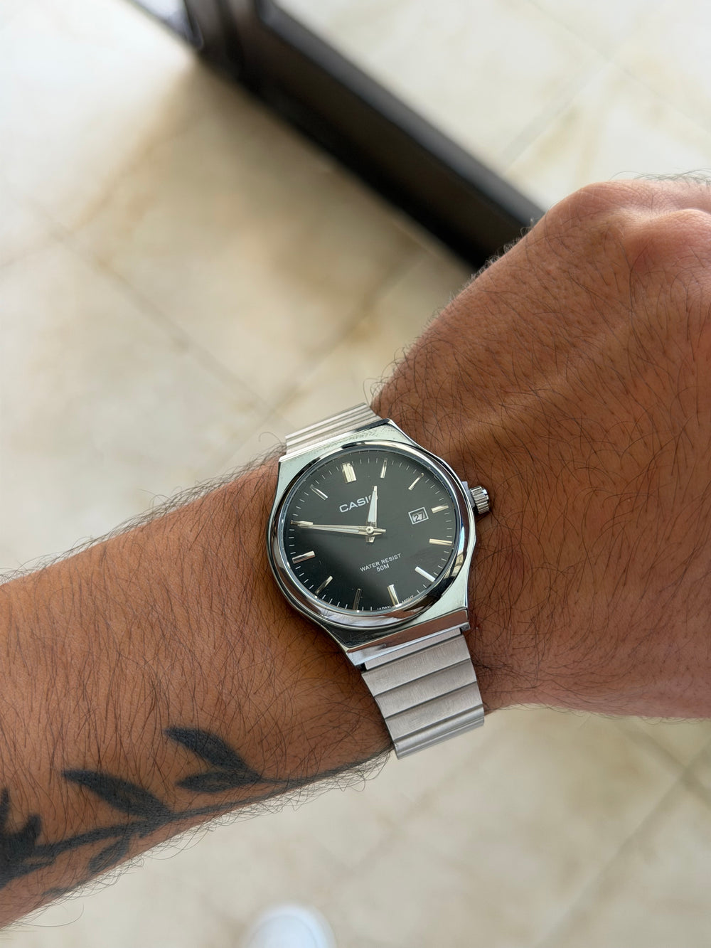 Casio Quartz Black Dial – Acier Argenté