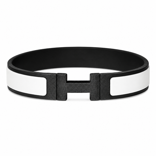 Un bracelet conçu pour les hommes qui imposent leur présence sans parler.