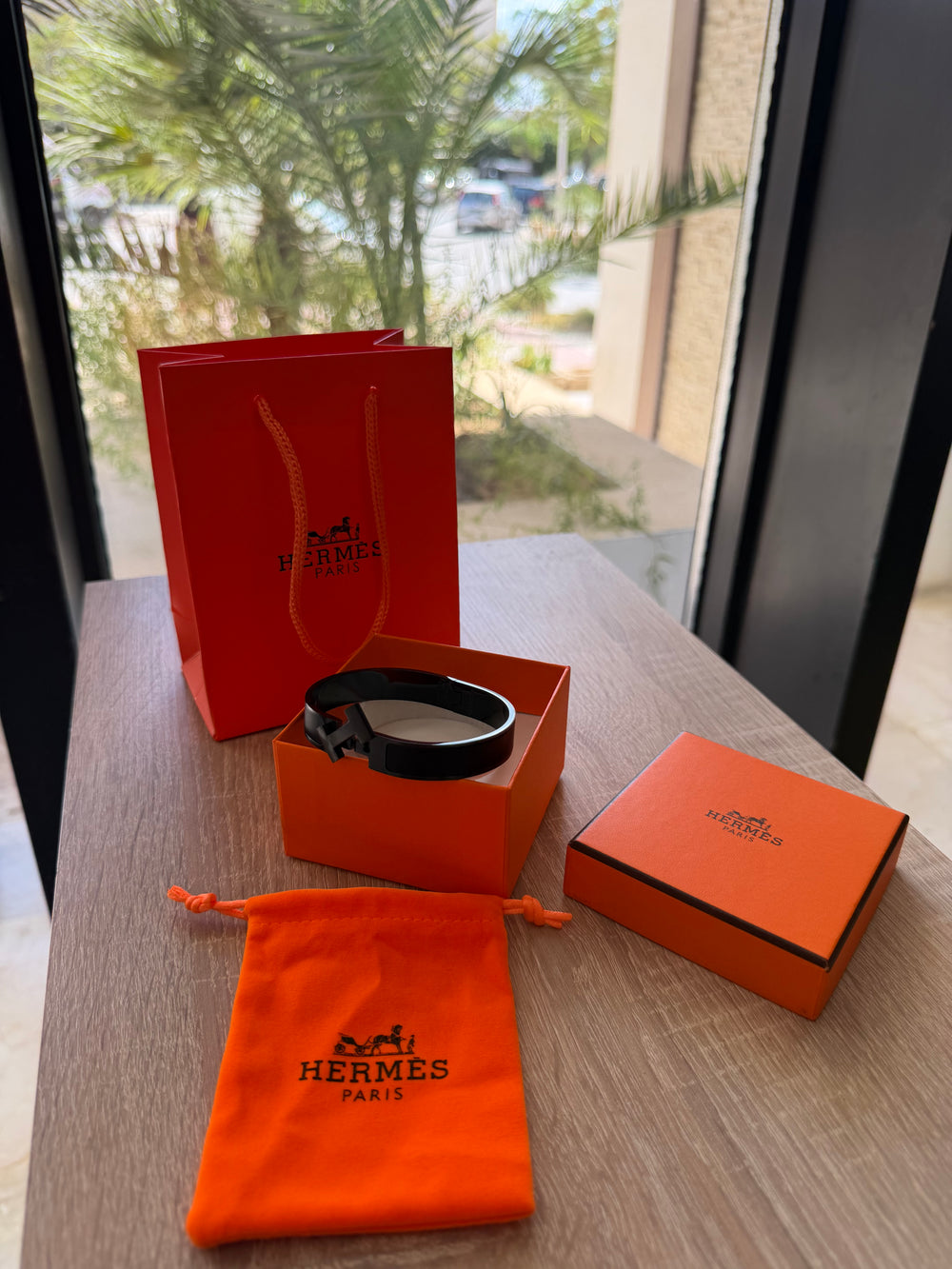 Bracelet H full back homme noir acier inoxydable style luxe avec coffret et packaging orange