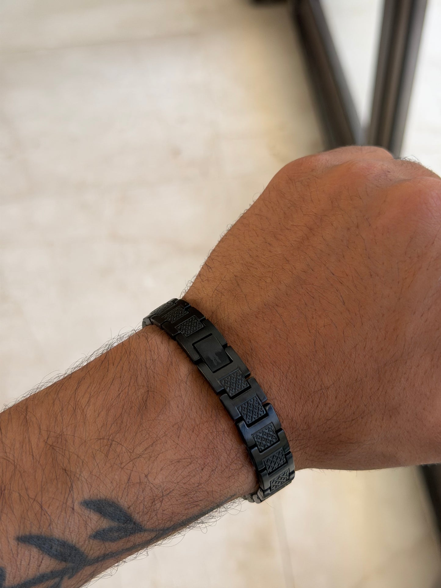 Deux bracelets acier inoxydable Lacoste en noir