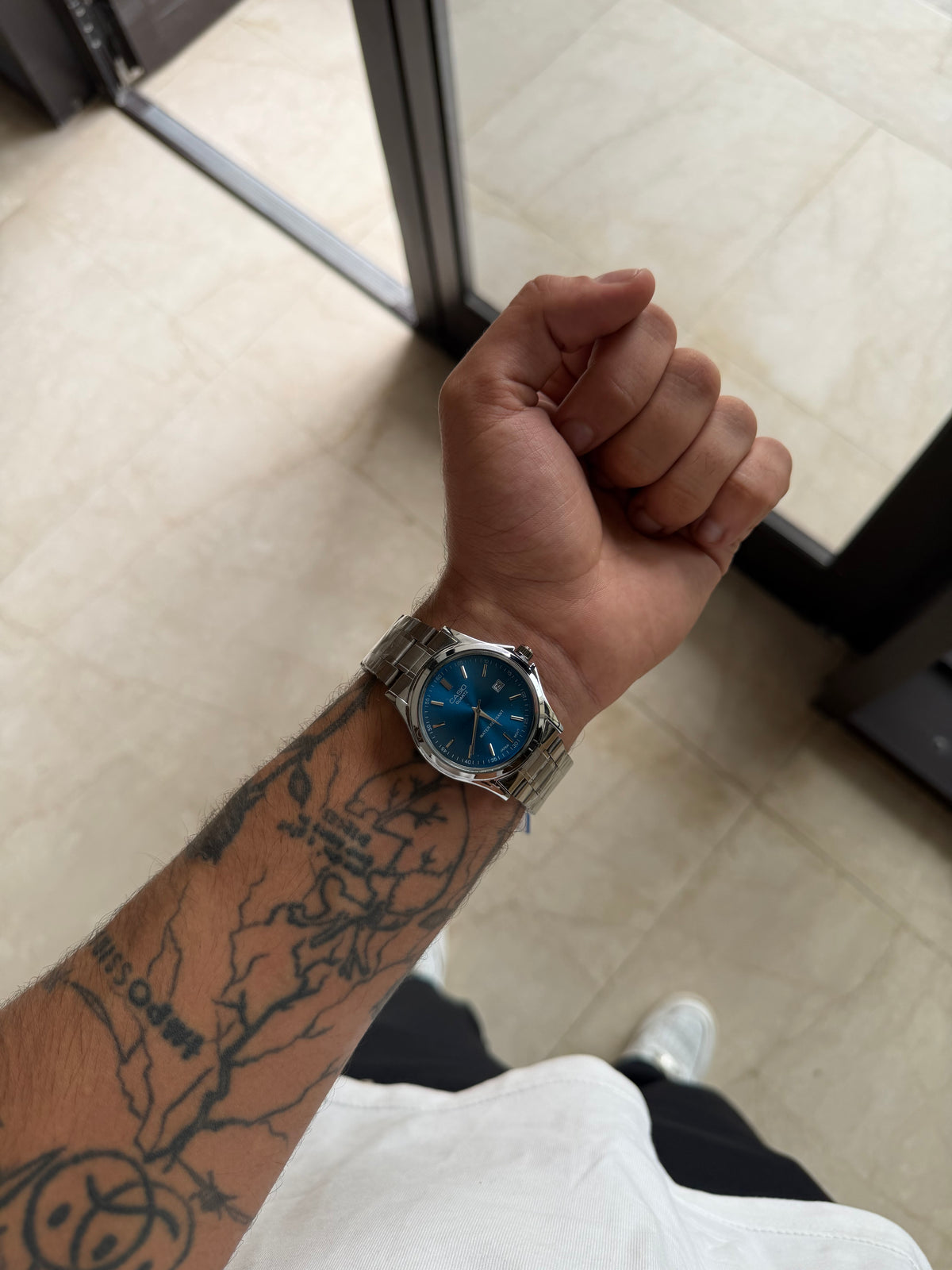 Casio Quartz Cadran Bleu – Acier Argenté