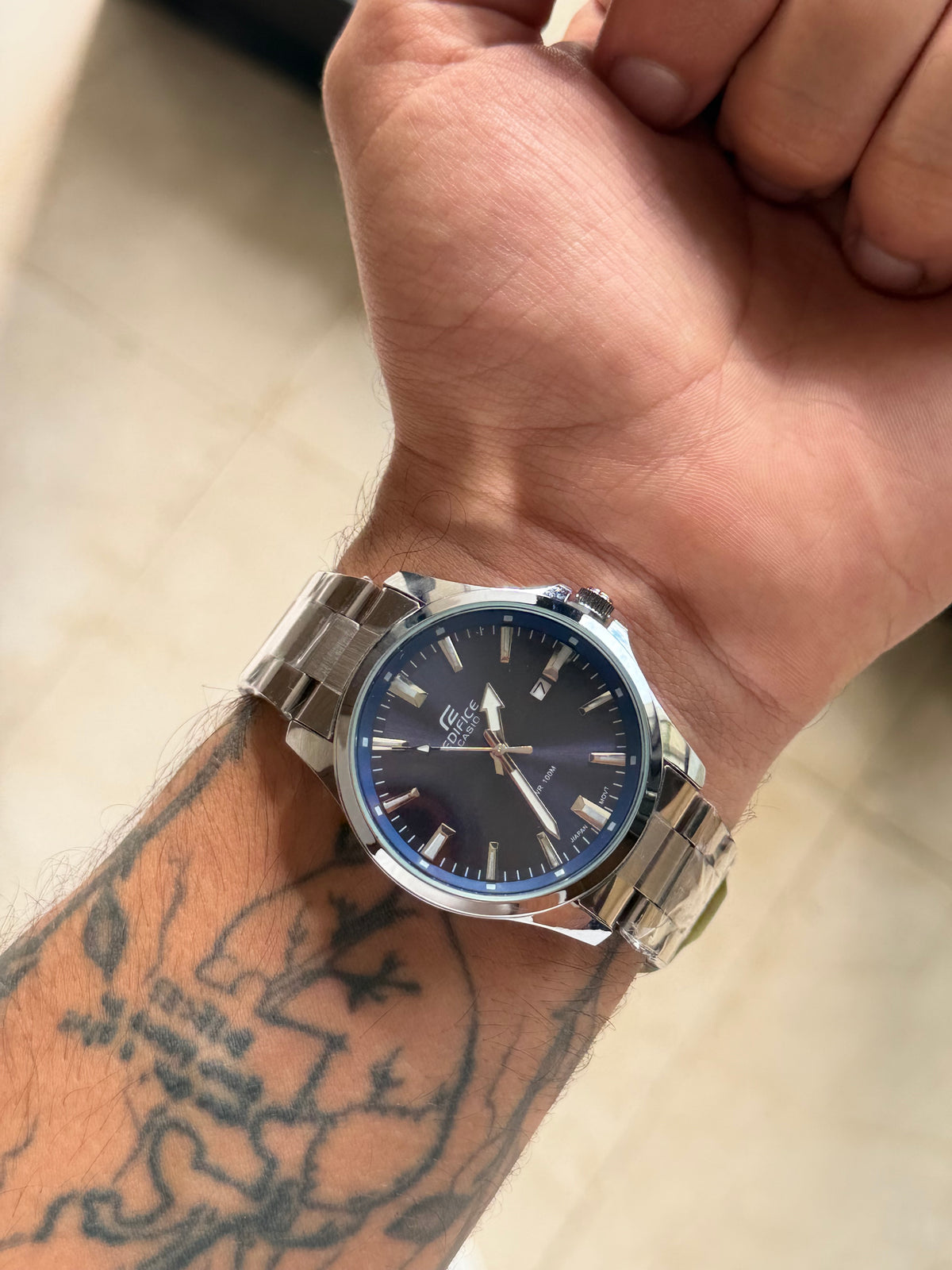 Casio Edifice Cadran Bleu – Acier Argenté