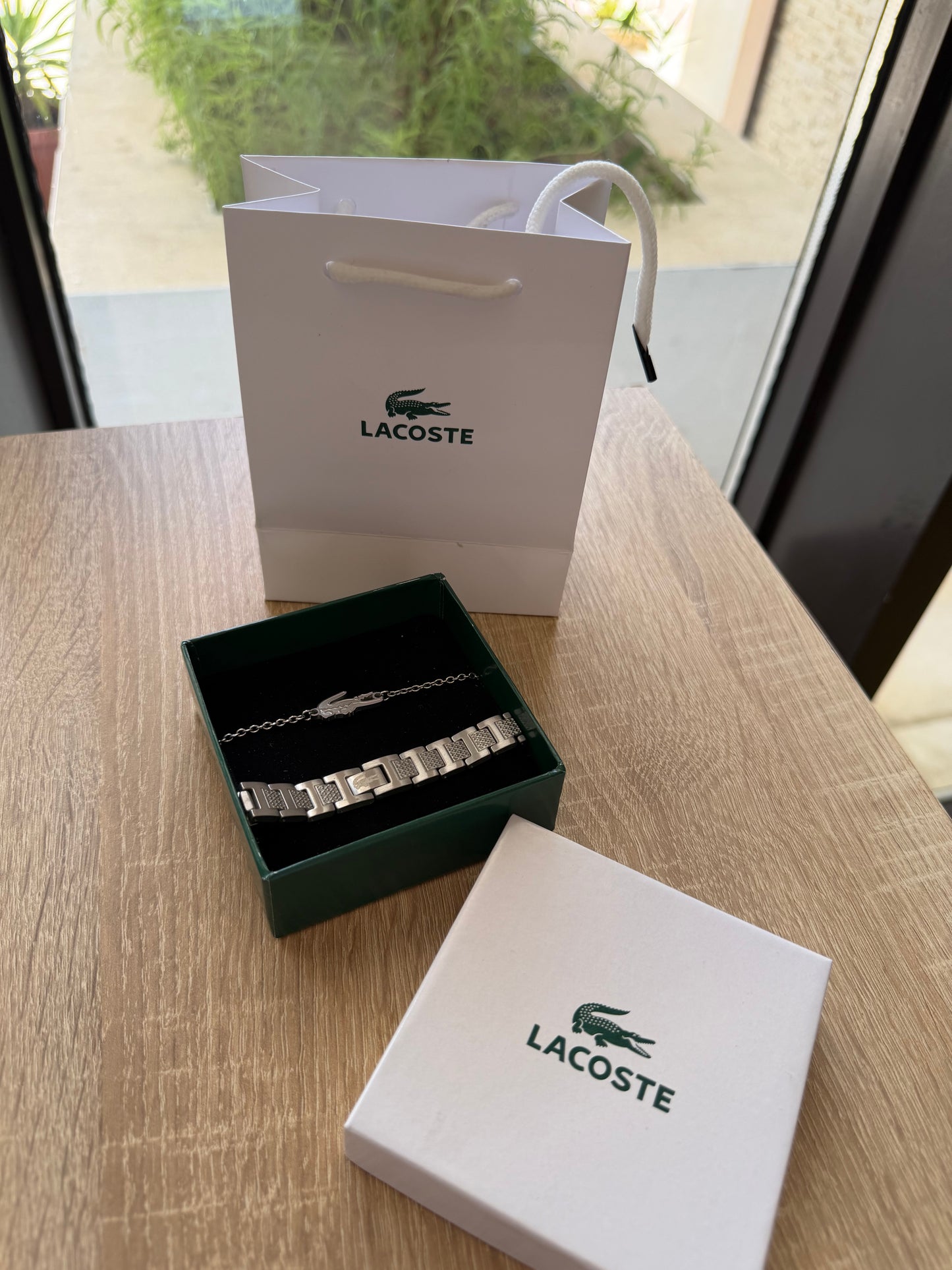 Deux bracelets Lacoste pour couple en acier inoxydable stanless steel matière