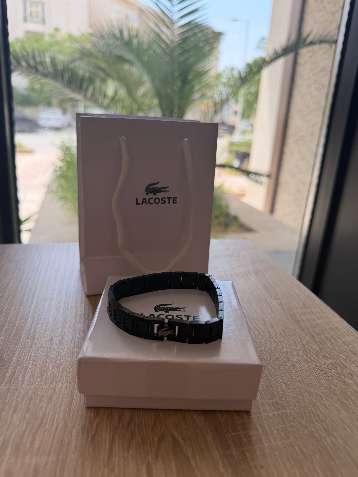 Bracelet pour Homme Lacoste Noir avec Emblème Crocodile – Design en Maillons Métalliques de Luxe