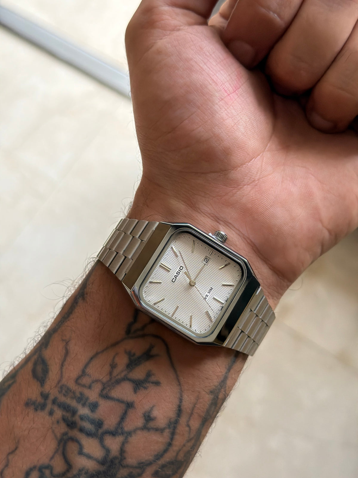 Casio carré blanc