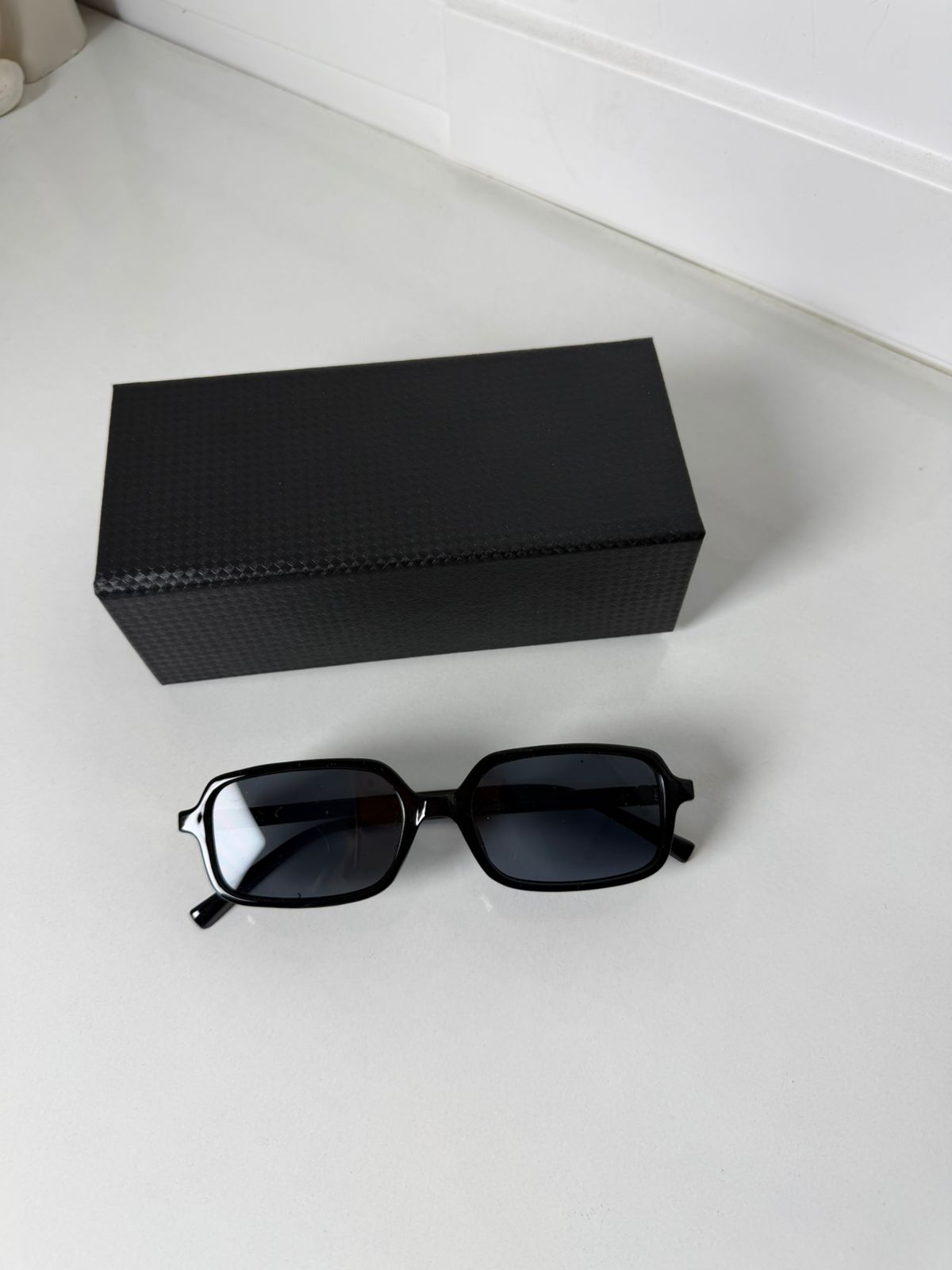 Lunettes de soleil rectangulaires noires – Verres fumés