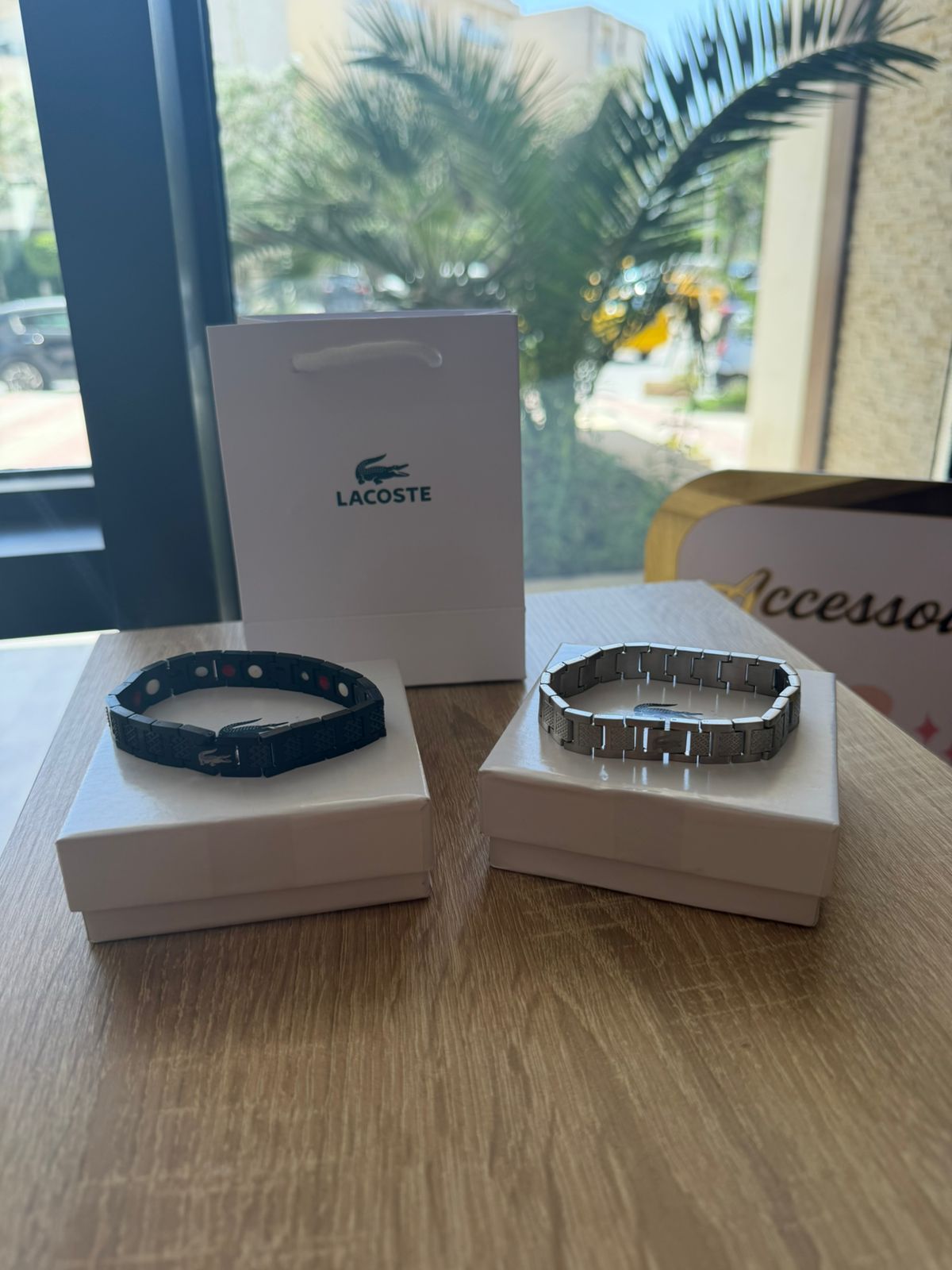 Bracelet pour Homme Lacoste Noir avec Emblème Crocodile – Design en Maillons Métalliques de Luxe