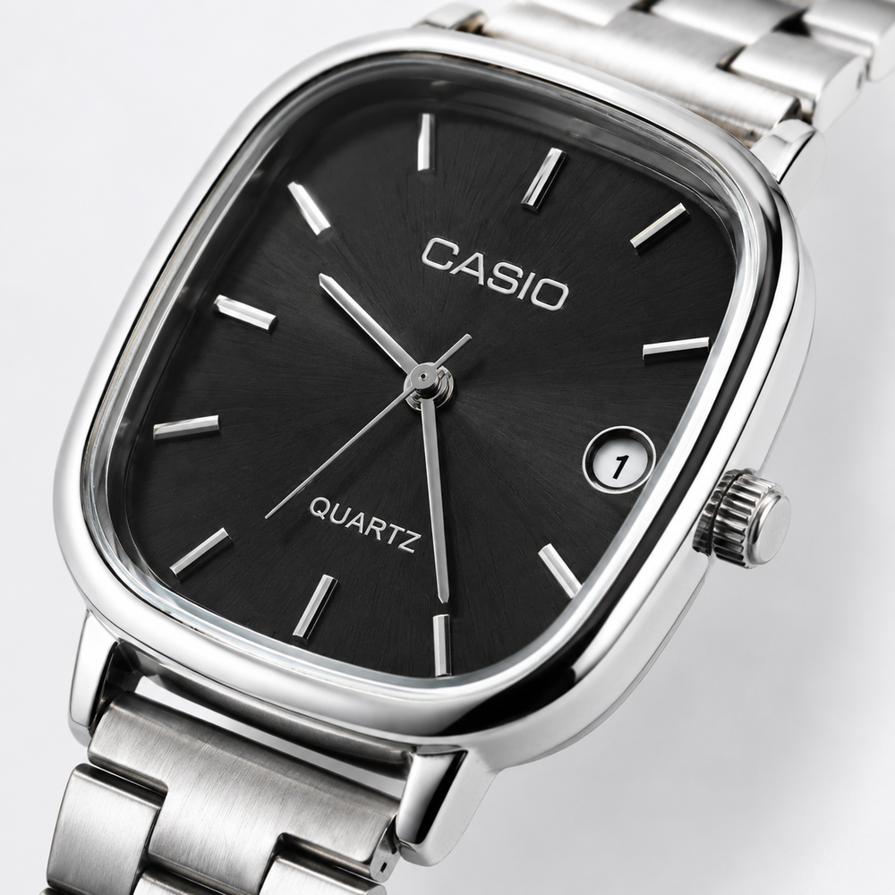 Montre Femme Casio Quartz Argentée – Cadran Noir Élégant avec Bracelet Métallique et Détails Argentés