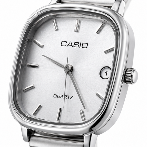 Montre Femme Casio Quartz Argentée – Cadran Carré Élégant avec Date, Bracelet Métallique Chic